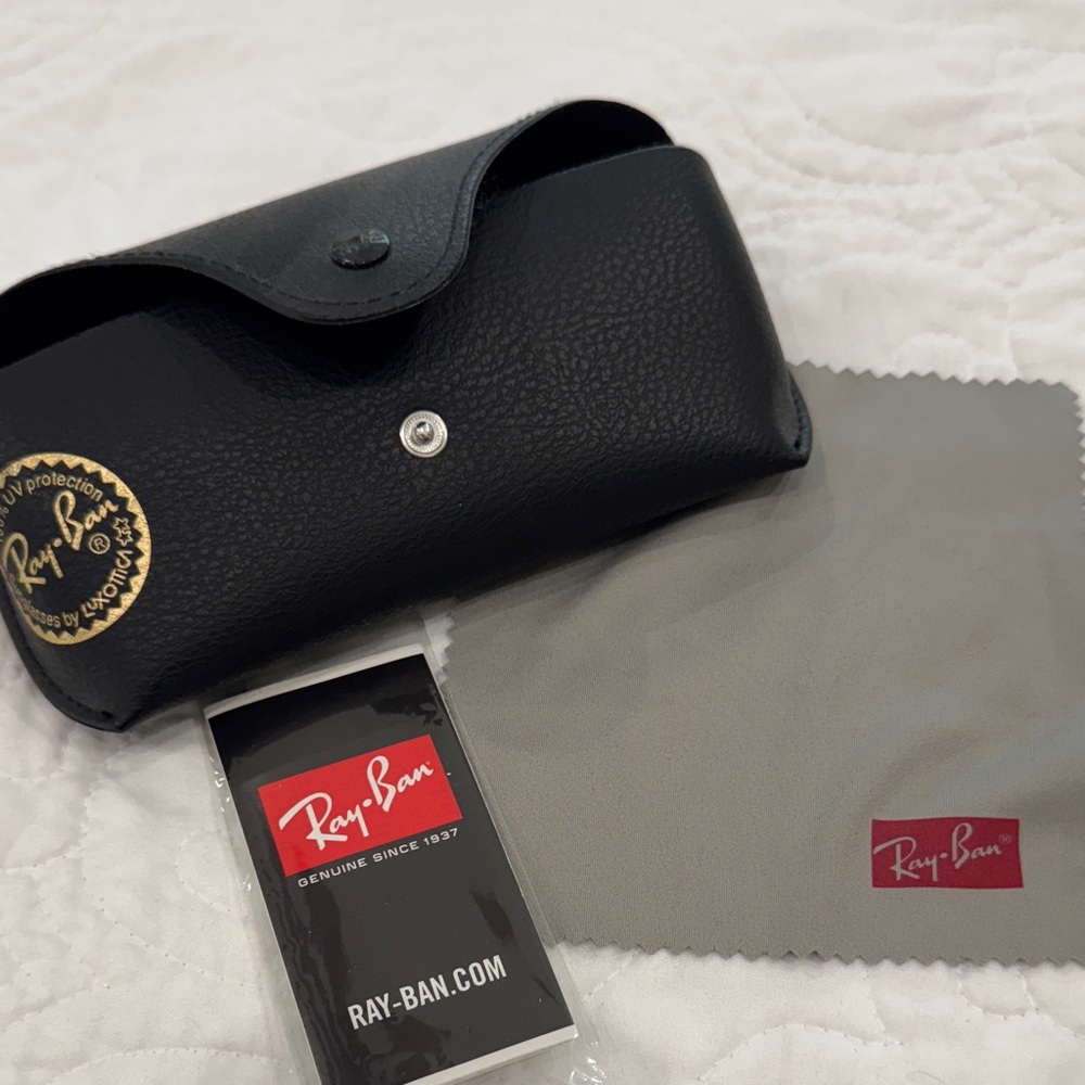 Ray-Ban Black Leather Sunglasses Case with Gray Cloth